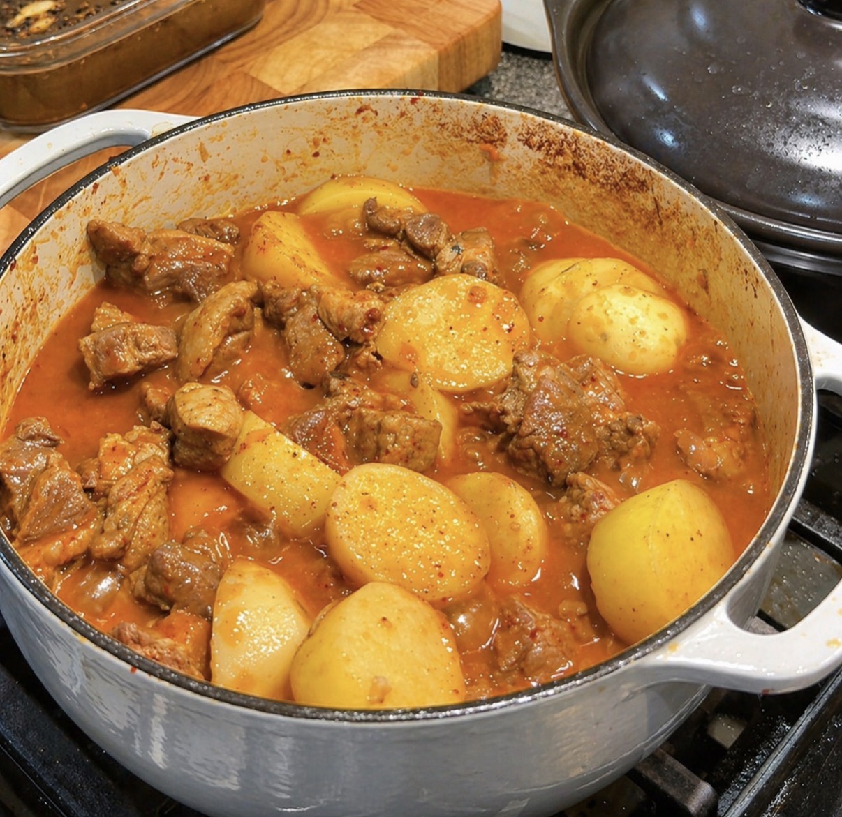 Pork Sibyan with potatoes (ဝက်သားအားလူးဆီပြန်)